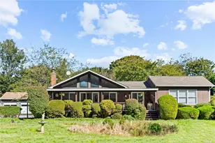 300 Marion Pl, East Marion, NY 11939 - Photo 20