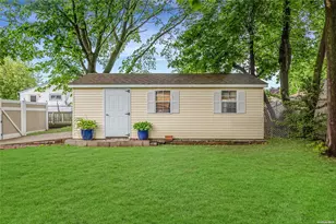 815 Americus Ave, Patchogue, NY 11772 - Photo 6