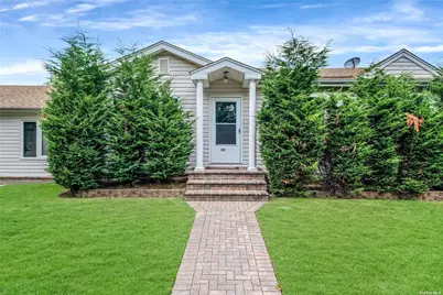 263 N Park Drive, Massapequa, NY 11758 - Photo 4