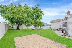 263 N Park Dr, Massapequa, NY 11758 - Photo 32