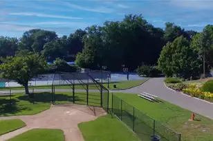 218 Middle Neck Rd, Great Neck, NY 11021 - Photo 28