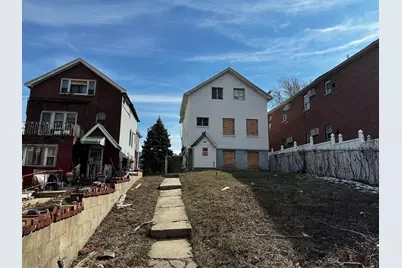 90 Jackie Robinson Parkway, Brooklyn, NY 11208 - Photo 2