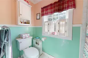 190 S Country Rd, Remsenburg, NY 11960 - Photo 14