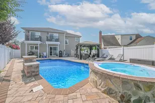 1056 North Dr, Merrick, NY 11566 - Photo 30