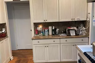 5 Devonshire Ln, Great Neck, NY 11023 - Photo 2