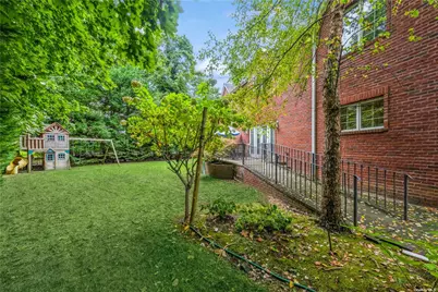 106 Willow Road, Woodmere, NY 11598 - Photo 32