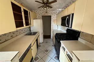 70 N Grove St, Freeport, NY 11520 - Photo 10