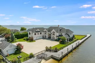 130 Wagstaff Ln, West Islip, NY 11795 - Photo 2