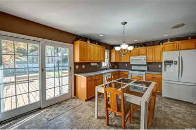43 Hollins Lane, East Islip, NY 11730 - Photo 8