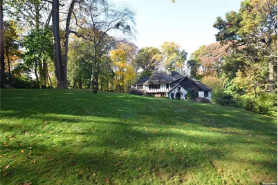 539 Manhasset Woods Road, Manhasset, NY 11030 - Photo 36