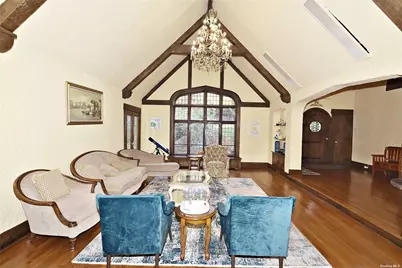 539 Manhasset Woods Road, Manhasset, NY 11030 - Photo 6