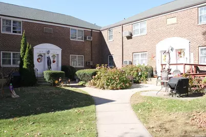 252-51 63rd Ave #5A, Little Neck, NY 11362 - Photo 2