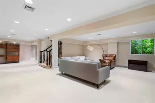 8 Holiday Pond Rd, Jericho, NY 11753 - Photo 30