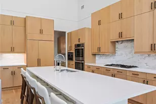 8 Holiday Pond Rd, Jericho, NY 11753 - Photo 18