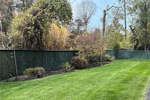 32 Pearsall Ave, Glen Cove, NY 11542 - Photo 12