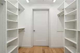 218 Middle Neck Rd, Great Neck, NY 11021 - Photo 14