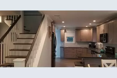 7 Crescent Walk, Seaview, NY 11770 - Photo 4