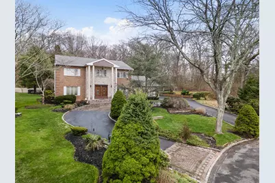 6 Heather Court, Dix Hills, NY 11746 - Photo 4