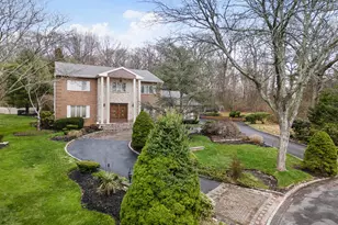 6 Heather Ct, Dix Hills, NY 11746 - Photo 4