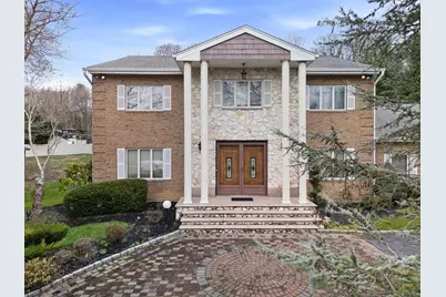 6 Heather Court, Dix Hills, NY 11746 - Photo 2