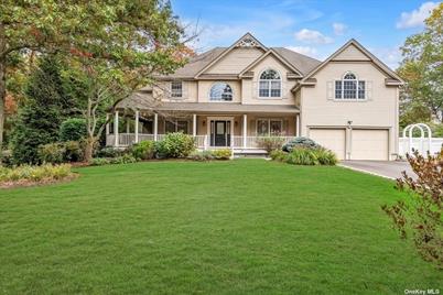 27 Glenview Avenue, Northport, NY 11768 - Photo 1