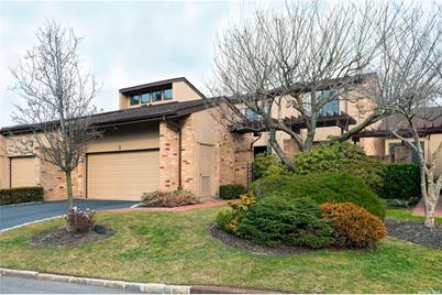 5 Woodcrest Drive #5, Roslyn, NY 11576 - Photo 1