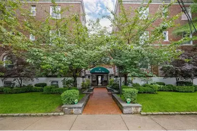 30 Shipherd Ave #4A, Lynbrook, NY 11563 - Photo 1