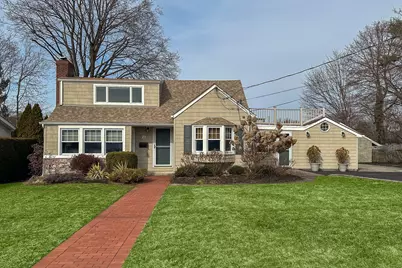 27 President Street, Huntington Station, NY 11746 - Photo 1