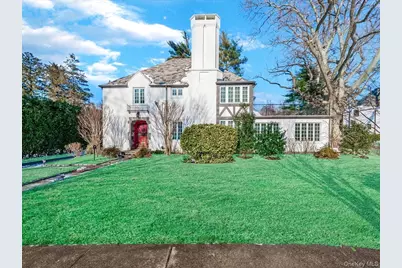 15 Surrey Road, Great Neck, NY 11020 - Photo 1