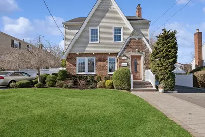 6 Linden Avenue, Lynbrook, NY 11563 - Photo 1