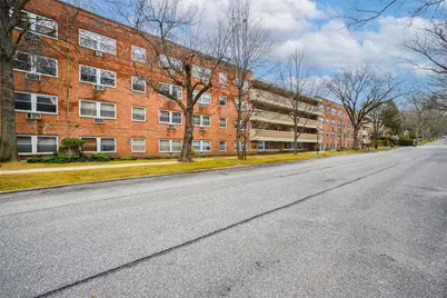 45 Hillpark Avenue #1L, Great Neck, NY 11021 - Photo 1