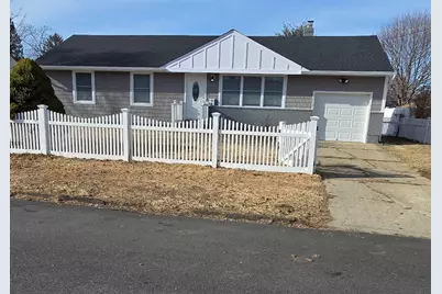 3 Willowtree Place, Huntington Station, NY 11746 - Photo 1