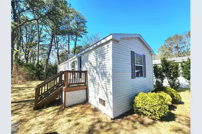 525 Riverleigh Ave #1, Riverhead, NY 11901 - Photo 1