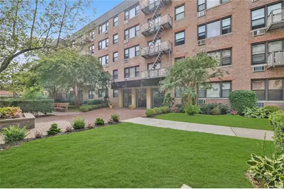 3 Birchwood Court #4B, Mineola, NY 11501 - Photo 1