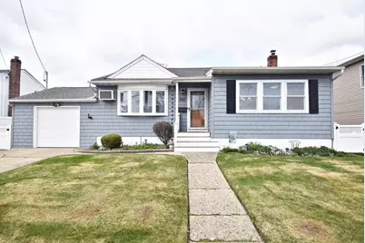 251 Farmers Avenue, Lindenhurst, NY 11757 - Photo 1
