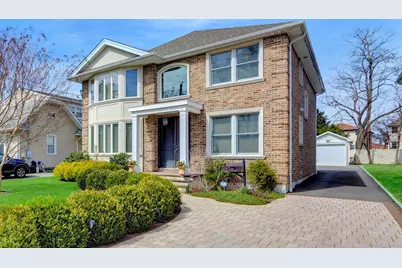61 Macgregor Avenue, Roslyn Heights, NY 11577 - Photo 1