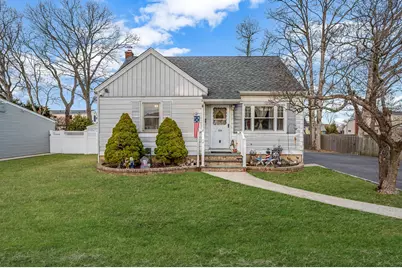 350 N Fulton Avenue, Lindenhurst, NY 11757 - Photo 1