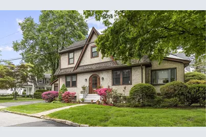 19 Glenorchy Place, New Rochelle, NY 10804 - Photo 1