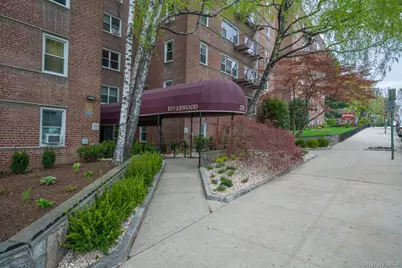 279 N Broadway #8N, Yonkers, NY 10701 - Photo 1
