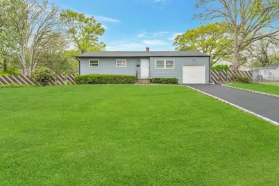 7 Glenn Court, Brentwood, NY 11717 - Photo 1