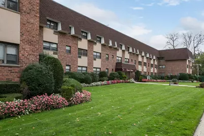 25 Elizabeth Street #3J, Farmingdale, NY 11735 - Photo 1