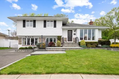 425 N Queens Avenue, Massapequa, NY 11758 - Photo 1