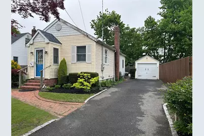 49 Sutton Court, West Islip, NY 11795 - Photo 1