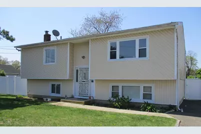 28 Adams Street S, Farmingdale, NY 11735 - Photo 1