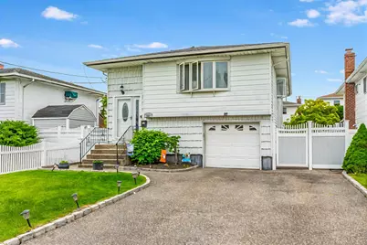 205 Verona Parkway, Lindenhurst, NY 11757 - Photo 1