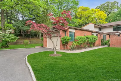 14 Nightingale Court, Manhasset, NY 11030 - Photo 1