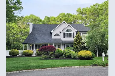 9 Palace Court, Manorville, NY 11949 - Photo 1