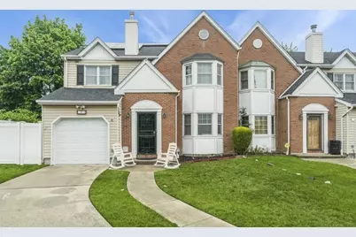 17 Bayview Court, Inwood, NY 11096 - Photo 1