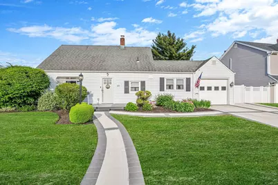 39 Oaktree Lane, Levittown, NY 11756 - Photo 1