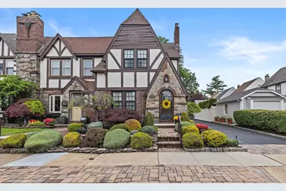 306 Buchanan Avenue, Mineola, NY 11501 - Photo 1